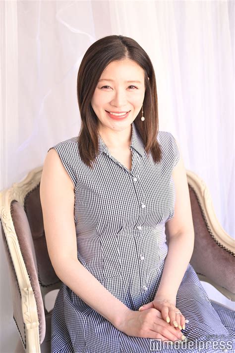 手島優、“号泣結婚式”振り返る ファンだった年下夫との出会い・。